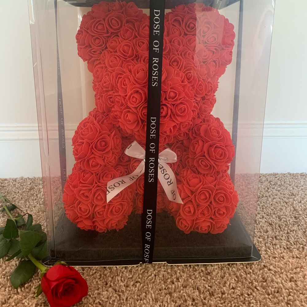🌹Dose of Roses Beverly Hills Red Rose Bear.